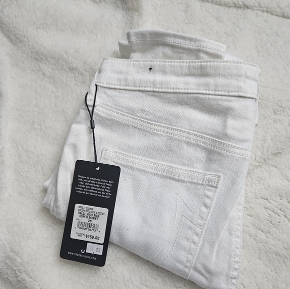 True Religion Denim - ♡White Halle True Religion Jeans | Light Ripped | Skinny Jeans | High / Mid Rise